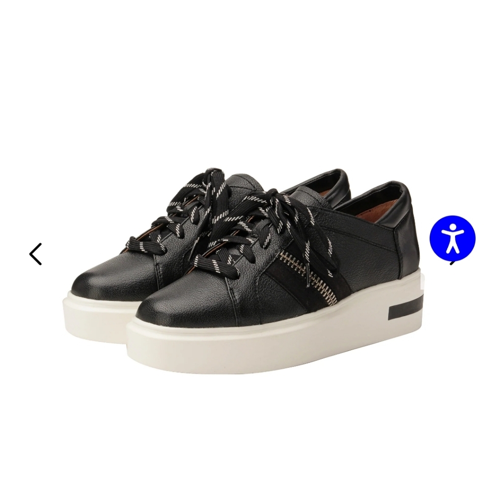 Linea Paolo Karen Casual shoe. NWT. Black, Size 9.5